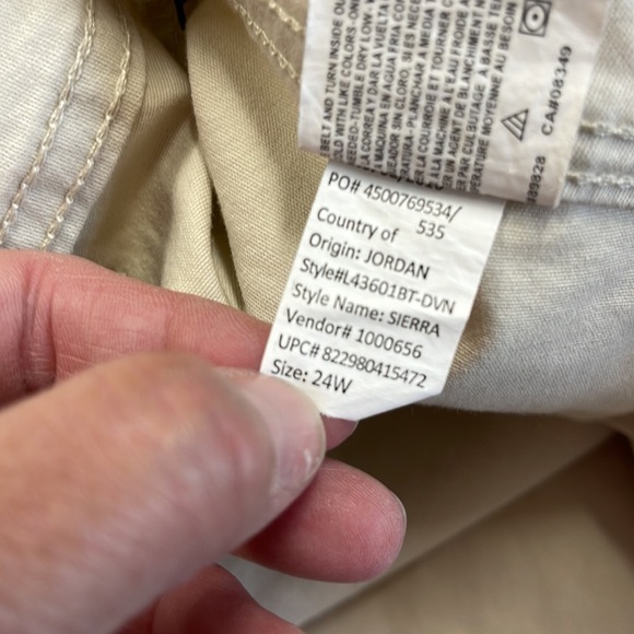 Gloria Vanderbilt Khaki Unltd. NWT Dark Vanilla Sierra Utility Shorts Size 24W - Picture 8 of 11